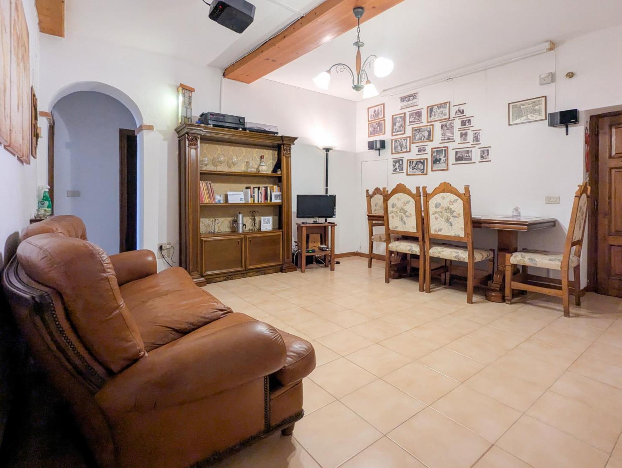 Cheap Apartment In The Old Village 埃尔萨谷口村 外观 照片